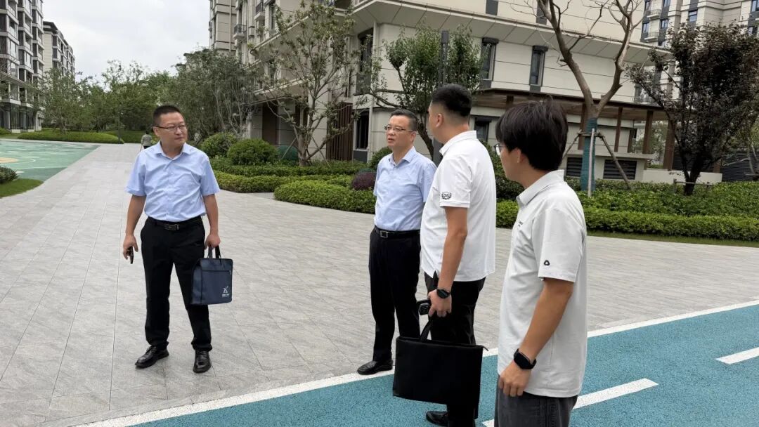 常州盐城工业园区考察团走进云栖处机器人运营现场与智造基地