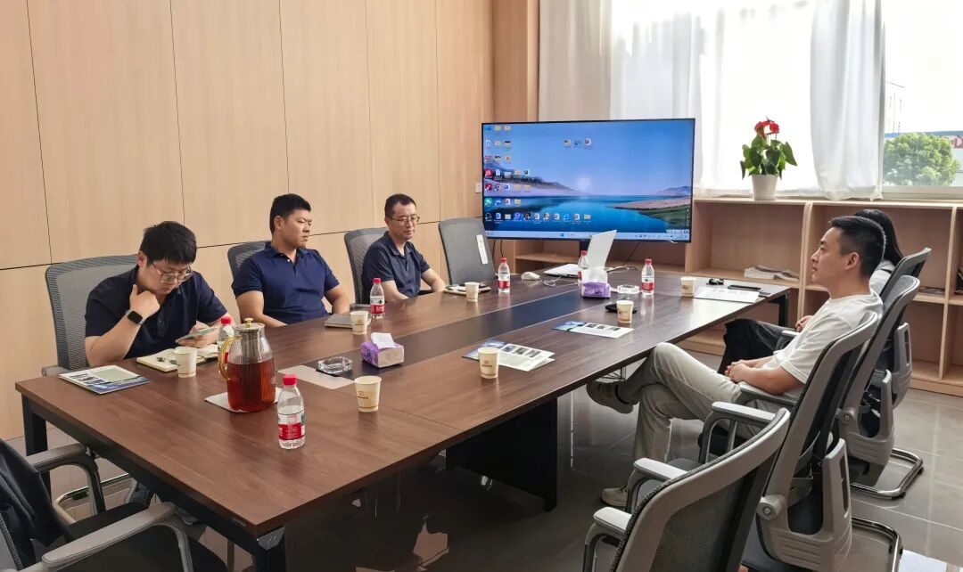无锡微纳产业发展有限公司一行走进云栖处机器人运营现场与智造基地